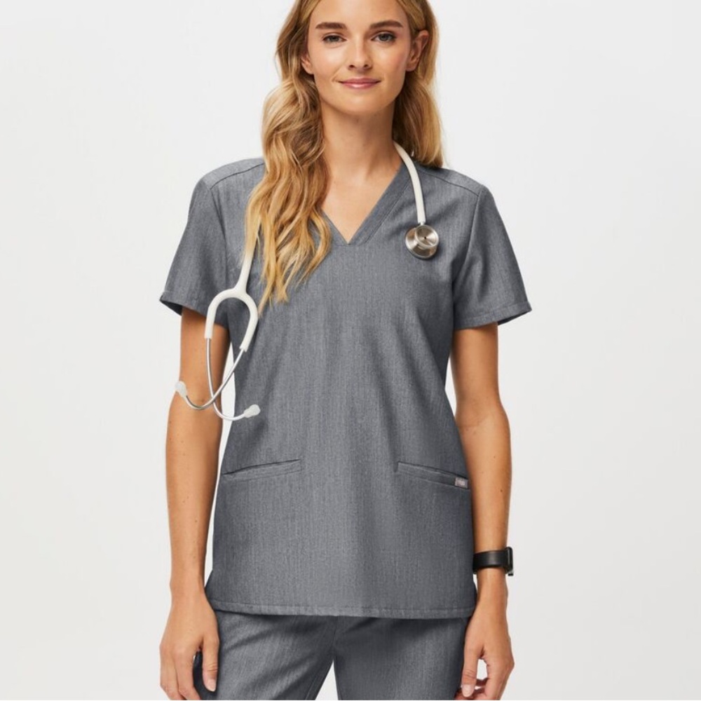 Figs Casma three-pocket scrub top